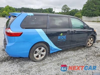 Trzecie zdjęcie samochodu z tyłu: 2020 TOYOTA SIENNA L VIN:5TDZZ3DC5LS086605 - miniatura