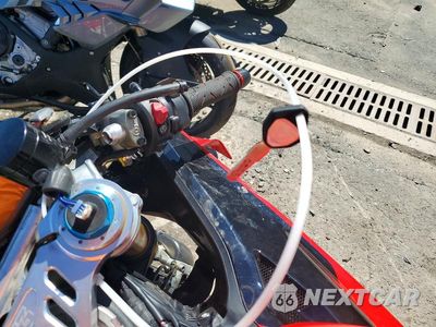 Zdjęcie 8 z 8 samochodu: 2024 DUCATI PANIGALE V4S VIN:ZDMDAGWW2RB008139 - miniatura