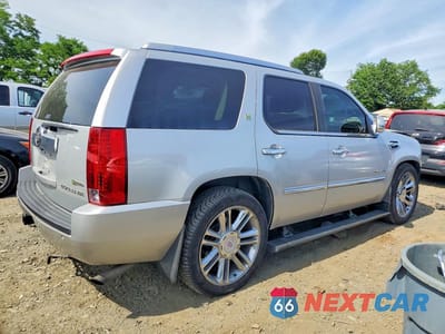 Trzecie zdjęcie samochodu z tyłu: 2010 CADILLAC ESCALADE PLATINUM HYBRID VIN:1GYUKFEJ3AR199004 - miniatura