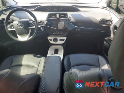 Zdjęcie 8 z 12 samochodu: 2016 TOYOTA PRIUS FOUR VIN:JTDKARFUXG3021645 - miniatura
