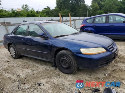 Czwarte zdjęcie samochodu z boku: 2001 HONDA ACCORD LX VIN:1HGCG66571A051300 - miniatura