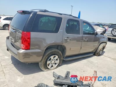 Trzecie zdjęcie samochodu z tyłu: 2013 GMC YUKON SLT VIN:1GKS1CE01DR177680 - miniatura
