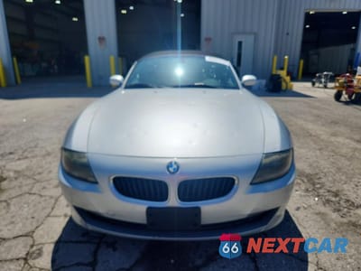 Piąte zdjęcie samochodu w środku: 2006 BMW Z4 3.0 VIN:4USBU33576LW66294 - miniatura