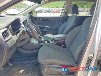 Zdjęcie 7 z 13 samochodu: 2019 KIA SORENTO L VIN:5XYPG4A36KG593354 - miniatura