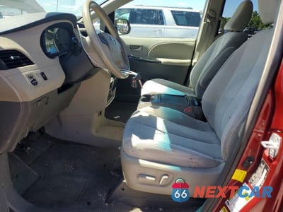 Zdjęcie 7 z 13 samochodu: 2012 TOYOTA SIENNA LE VIN:5TDKK3DC1CS202193 - miniatura