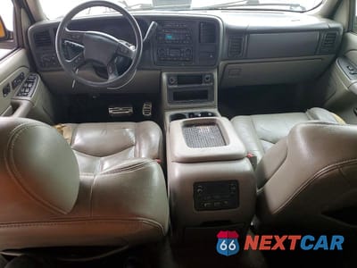 Zdjęcie 8 z 12 samochodu: 2005 CHEVROLET TAHOE C1500 VIN:1GNEC13T05J144665 - miniatura