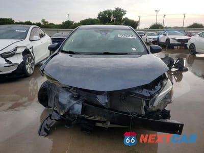 Piąte zdjęcie samochodu w środku: 2018 TOYOTA COROLLA LE VIN:5YFBURHE0JP800547 - miniatura