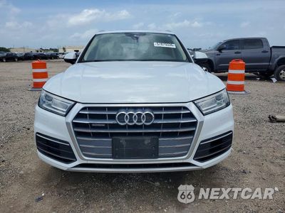 Piąte zdjęcie samochodu w środku: 2019 AUDI Q5 PREMIUM VIN:WA1ANAFY0K2045580 - miniatura