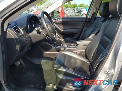 Piąte zdjęcie samochodu w środku: 2016 MAZDA CX-5 TOURING VIN:JM3KE4CY6G0798153 - miniatura