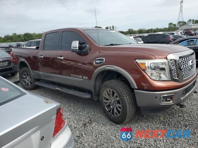 Czwarte zdjęcie samochodu z boku: 2017 NISSAN TITAN XD PLATINUM RESERVE VIN:1N6AA1F27HN508512 - miniatura