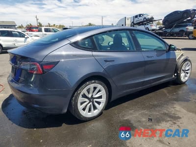 Trzecie zdjęcie samochodu z tyłu: 2022 TESLA MODEL 3 VIN:5YJ3E1EB1NF289767 - miniatura