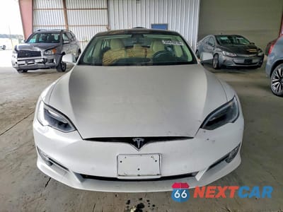 Piąte zdjęcie samochodu w środku: 2017 TESLA MODEL S VIN:5YJSA1E2XHF190585 - miniatura