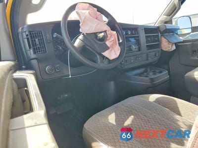 Zdjęcie 8 z 12 samochodu: 2024 CHEVROLET EXPRESS G2500 VIN:1GCWGAFP4R1182020 - miniatura