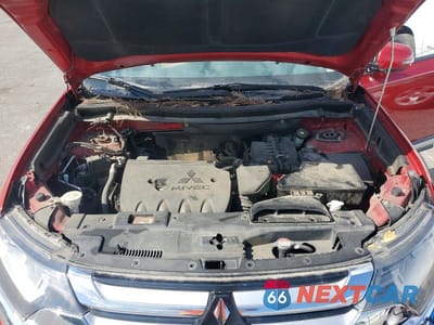 Zdjęcie 12 z 13 samochodu: 2016 MITSUBISHI OUTLANDER SE VIN:JA4AD3A34GZ026961 - miniatura