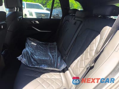 Zdjęcie 12 z 15 samochodu: 2026 BMW X5 XDRIVE50E VIN:5UX43EU02T9389965 - miniatura