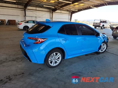 Trzecie zdjęcie samochodu z tyłu: 2021 TOYOTA COROLLA HATCHBACK SE VIN:JTND4MBEXM3113119 - miniatura