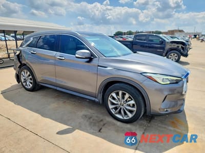 Czwarte zdjęcie samochodu z boku: 2020 INFINITI QX50 LUXE VIN:3PCAJ5M17LF118277 - miniatura