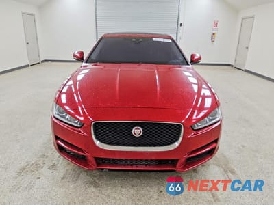 Piąte zdjęcie samochodu w środku: 2017 JAGUAR XE PREMIUM VIN:SAJAJ4BVXHA969202 - miniatura