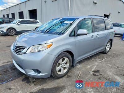 2014 TOYOTA SIENNA LE 5TDKK3DC8ES422823 - główne zdjęcie licytacji z USA - miniatura