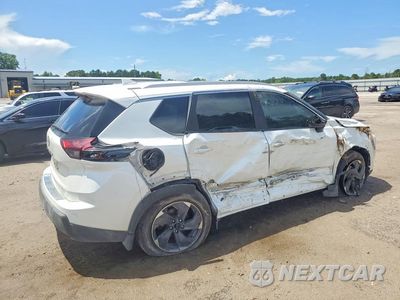 Trzecie zdjęcie samochodu z tyłu: 2026 NISSAN ROGUE VIN:5N1BT3BA9TC687128 - miniatura