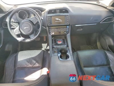 Zdjęcie 8 z 12 samochodu: 2017 JAGUAR F-PACE PRESTIGE VIN:SADCK2BN9HA490265 - miniatura