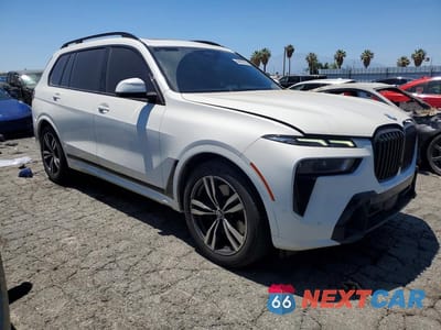 Czwarte zdjęcie samochodu z boku: 2023 BMW X7 XDRIVE40I VIN:5UX23EM05P9P84249 - miniatura