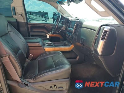 Piąte zdjęcie samochodu w środku: 2016 CHEVROLET SILVERADO K3500 LTZ VIN:1GC4K0E80GF205254 - miniatura