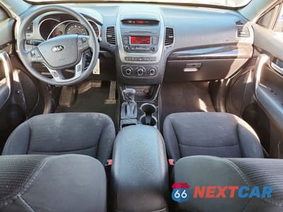 Zdjęcie 8 z 13 samochodu: 2014 KIA SORENTO LX VIN:5XYKT3A67EG533758 - miniatura