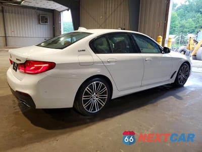 Trzecie zdjęcie samochodu z tyłu: 2019 BMW 530XE VIN:WBAJB1C5XKB376057 - miniatura
