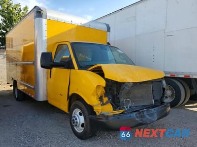 Czwarte zdjęcie samochodu z boku: 2022 GMC SAVANA BOX TRUCK VIN:7GZ37TC78NN004507 - miniatura