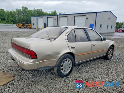 Trzecie zdjęcie samochodu z tyłu: 1992 NISSAN MAXIMA GXE VIN:JN1HJ01P7NT605525 - miniatura