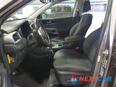 Zdjęcie 7 z 13 samochodu: 2017 KIA SORENTO VIN:5XYPG4A36HG296979 - miniatura