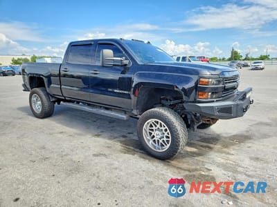 Czwarte zdjęcie samochodu z boku: 2015 CHEVROLET SILVERADO K2500 HEAVY DUTY LT VIN:1GC1KVE88FF129801 - miniatura
