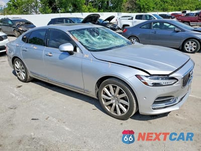 Czwarte zdjęcie samochodu z boku: 2017 VOLVO S90 T6 INSCRIPTION VIN:YV1A22ML9H1012789 - miniatura
