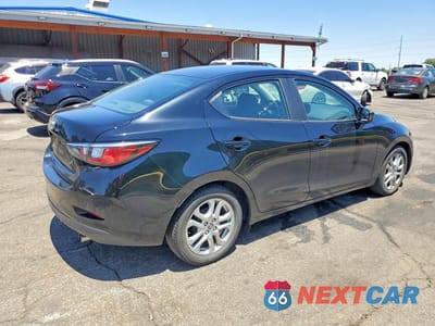 Trzecie zdjęcie samochodu z tyłu: 2016 SCION IA BASE VIN:3MYDLBZV5GY106531 - miniatura
