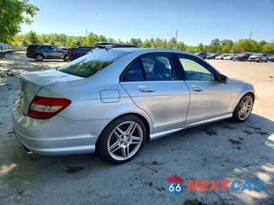 Trzecie zdjęcie samochodu z tyłu: 2011 MERCEDES-BENZ C 300 4MATIC VIN:WDDGF8BB9BR148615 - miniatura