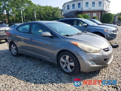 Czwarte zdjęcie samochodu z boku: 2012 HYUNDAI ELANTRA GLS VIN:5NPDH4AE6CH143053 - miniatura