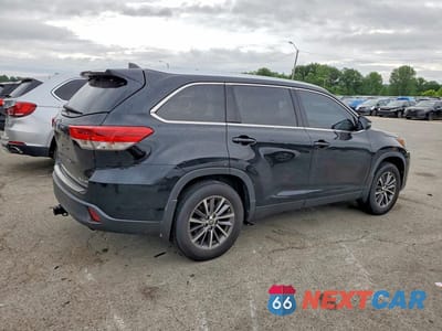 Trzecie zdjęcie samochodu z tyłu: 2019 TOYOTA HIGHLANDER XLE VIN:5TDJZRFH9KS614878 - miniatura