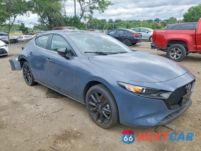 Czwarte zdjęcie samochodu z boku: 2026 MAZDA 3 PREFERRED VIN:JM1BPBLL7T1868842 - miniatura