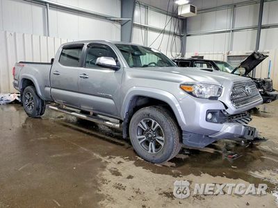 Czwarte zdjęcie samochodu z boku: 2017 TOYOTA TACOMA TRD SPORT VIN:3TMDZ5BN3HM022953 - miniatura