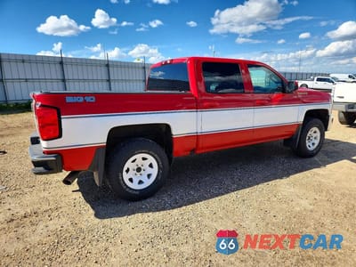 Trzecie zdjęcie samochodu z tyłu: 2018 CHEVROLET SILVERADO K1500 LT VIN:3GCUKREC5JG306692 - miniatura