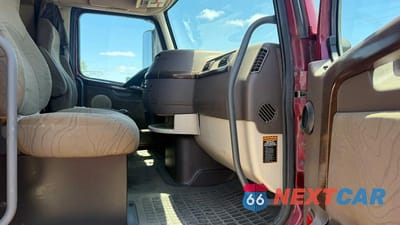 Piąte zdjęcie samochodu w środku: 2014 VOLVO VNL SEMI TRUCK VIN:4V4NC9EH4EN161613 - miniatura