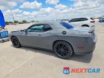 Drugie zdjęcie samochodu z przodu: 2018 DODGE CHALLENGER SXT VIN:2C3CDZAG4JH305696 - miniatura