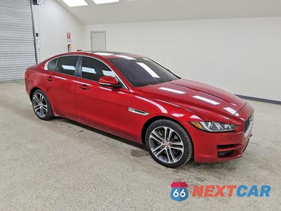 Czwarte zdjęcie samochodu z boku: 2017 JAGUAR XE PREMIUM VIN:SAJAJ4BVXHA969202 - miniatura