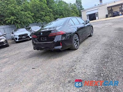 Czwarte zdjęcie samochodu z boku: 2026 BMW 530 XI VIN:WBA53FJ07TCW28698 - miniatura