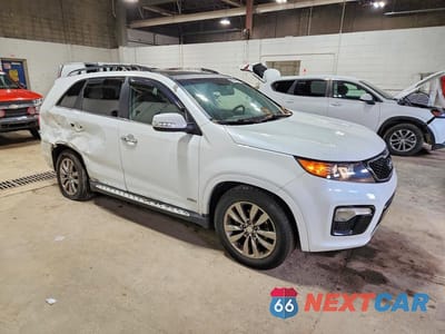 Czwarte zdjęcie samochodu z boku: 2013 KIA SORENTO SX VIN:5XYKWDA28DG332959 - miniatura