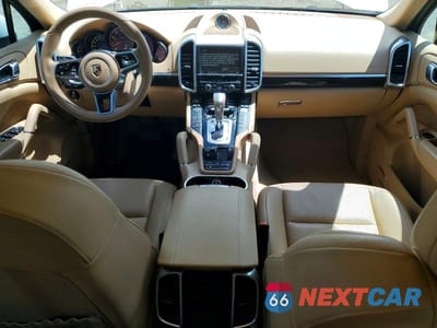 Zdjęcie 8 z 13 samochodu: 2016 PORSCHE CAYENNE VIN:WP1AA2A27GKA11877 - miniatura