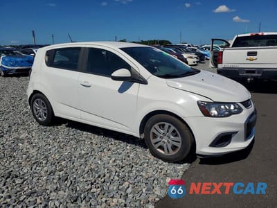 Czwarte zdjęcie samochodu z boku: 2017 CHEVROLET SONIC VIN:1G1JG6SH9H4153298 - miniatura