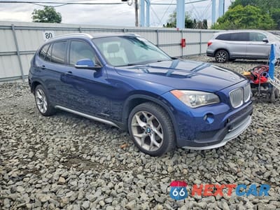 Czwarte zdjęcie samochodu z boku: 2015 BMW X1 SDRIVE28I VIN:WBAVM1C53FV316802 - miniatura