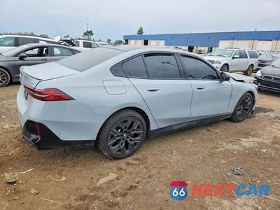 Trzecie zdjęcie samochodu z tyłu: 2026 BMW 530 XI VIN:WBA53FJ01TCV70264 - miniatura